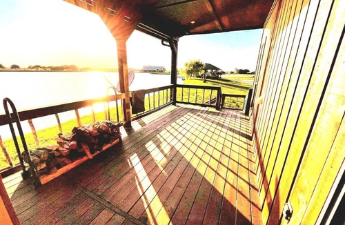Elmaton House | ☆Delightful 4 Bedroom, lake view. Sleep 8-12.☆