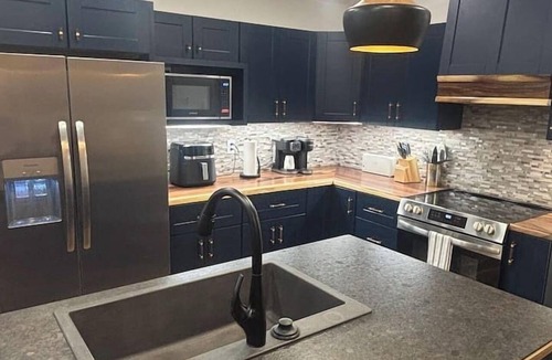 Conway House | Delightful 5-bedroom house with AC in charming Conway with Pool and Hot Tub