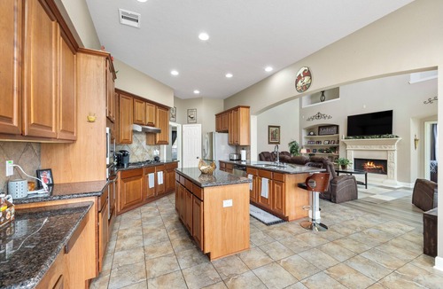 Houston House | Delightful 7-bedroom house with a heated pool and hot tub in Houston