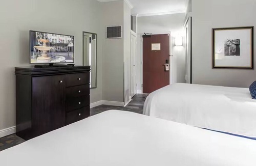 Central Business District Hotel | Deluxe 2 Double Beds, Riverfront Hotel – Ideal for Groups & Families