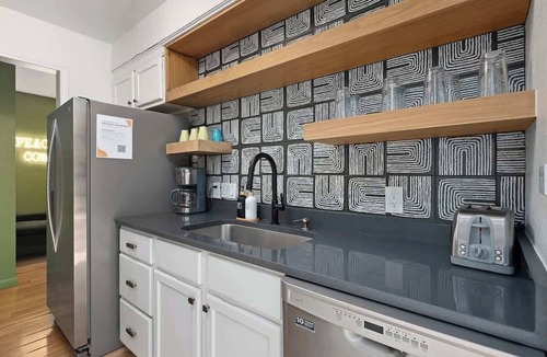 Westfield House | Designer Duplex | Pool, Fire Pit, Near UT Football