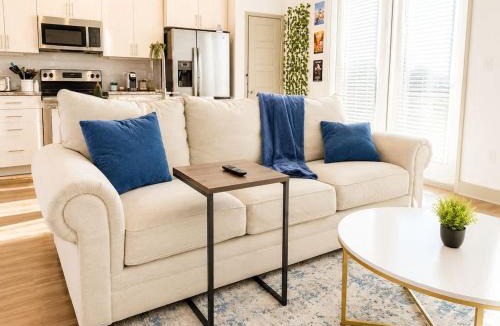 Las Colinas Apartment | Designer Game Suite - Resort Amenities - DART Rail