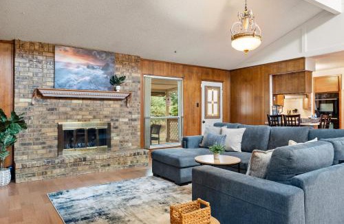 North Richland Hills House | DFW 3 Bedroom Family Home with Pool and Game Room Near AT&T Stadium
