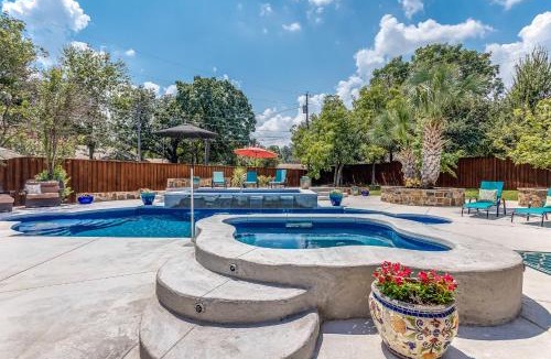 Irving House | DFW Large Vacation Retreat with Private Pool and Hot Tub