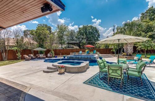 Irving House | DFW Large Vacation Retreat with Private Pool and Hot Tub
