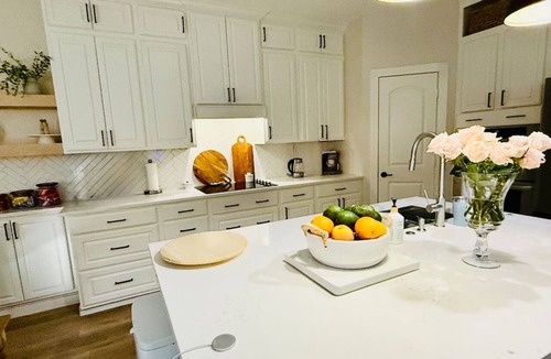 Irving House | DFW Retreat w Pool 5 Min to Airport Sleeps 6