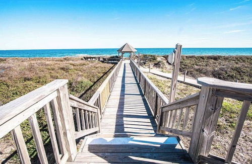 Duck Condo | Direct Beach Access! 3BR Condo w/Pool & BBQ
