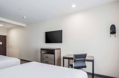 Katy Hotel | Discover More of Katy, Texas! Two Relaxing Units w/FREE Parking and Breakfast!