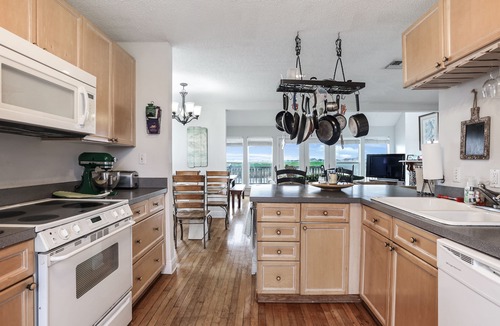 Slidell House | Do Jazz Fest and French Quarter then come back to peace & quiet!