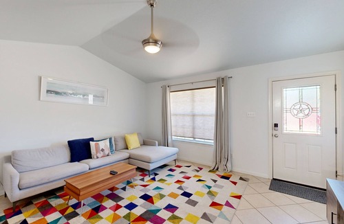 Waterford On Lake Travis House | Dog-friendly home near the river with pool, putting green, gym, & golf