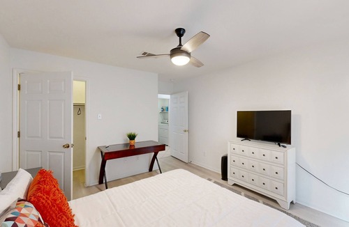 Waterford On Lake Travis House | Dog-friendly home near the river with pool, putting green, gym, & golf