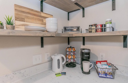 Arlington Heights House | Dogs Welcome+Extended Stay+Charming Home Near Dickies+KING Bed+Fully Furnished