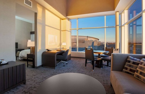 Evansville Hotel | DoubleTree by Hilton Evansville