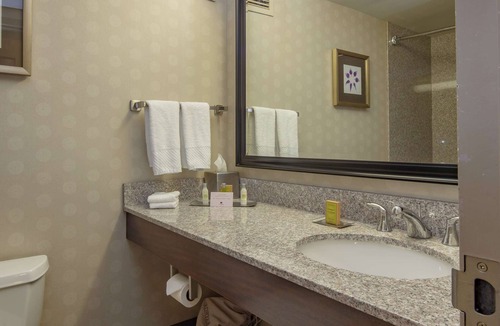 Monroeville Hotel | DoubleTree by Hilton Pittsburgh - Monroeville Convention Ctr