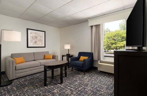 North Chesterfield Hotel | DoubleTree by Hilton Richmond - Midlothian