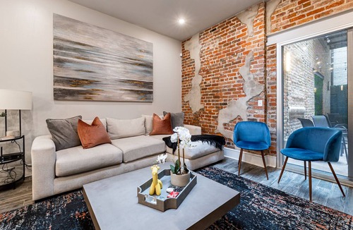 Central Business District Apartment | Downtown 4BR | Private Outdoor Patio | King Beds | The St. Louis