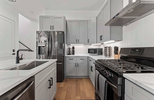 Govalle House | Downtown ATX - Unit B | Retreat | Pool