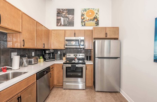 Central Business District Apartment | Downtown Cincinnati 2BR Suite, Walk to Reds & Taft