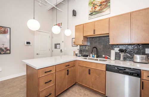 Central Business District Apartment | Downtown Cincinnati 2BR Suite, Walk to Reds & Taft