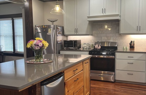 Breaux Bridge House | Downtown Craftsman home w/lovely front porch. Walk to restaurants & antiques.