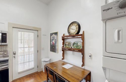 Southtown House | Downtown duplex with patio, enclosed backyard, washer/dryer, streaming, AC, WiFi