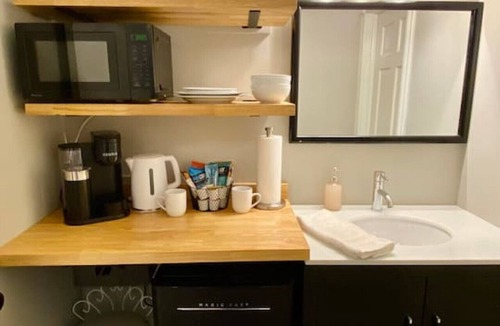 Eureka Springs Historic District Condo | Downtown+FreePark+Wifi Main St. Ste 201