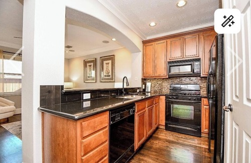 East Downtown Houston House | Downtown Home minutes away from all FIFA activities