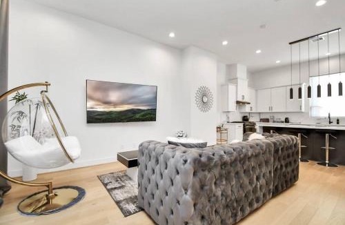 East Downtown Houston Villa | Downtown Luxury Home - 2 mins from restaurants, parks and leisure centres