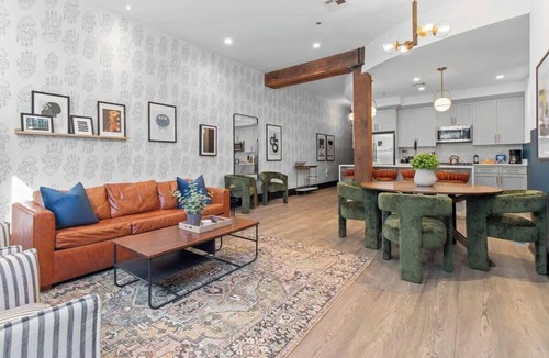 Central Business District Hotel | Downtown NOLA Luxury Hotel Rooftop Pool Sleeps 6