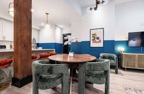 Central Business District Hotel | Downtown NOLA Luxury Hotel Rooftop Pool Sleeps 6