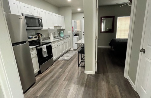 Highland Park Apartment | Downtown San Antonio/Highland Park, Cozy 1-bedroom,WiFi, AC, washer/dryer, #102
