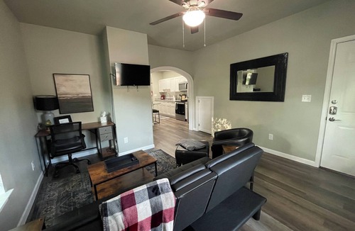 Highland Park Apartment | Downtown San Antonio/Highland Park, Cozy 1 bedroom, Wifi, AC, washer/dryer, 101
