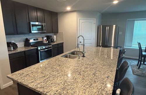 Iowa Colony House | Dream Retreat: Stunning 3-Bedroom Home in a Vibrant New Community!