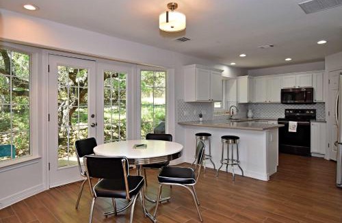 Dripping Springs House | Dreamy Dripping Springs - Near Parks Hiking & More
