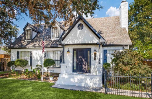 Far North Dallas House | Driem House-Designer/huge yard/North Dallas