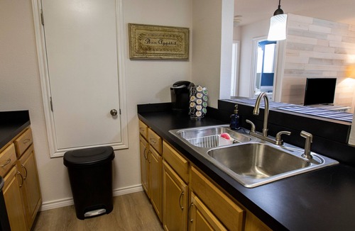 Austin House | Dripping Springs area Guesthouse Bungalow