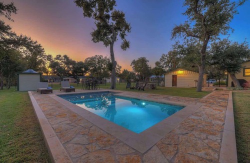 Dripping Springs House | Dtown Drippin With New Pool!