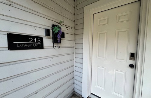 Pullman House | Duplex with WiFi in Downtown Pullman