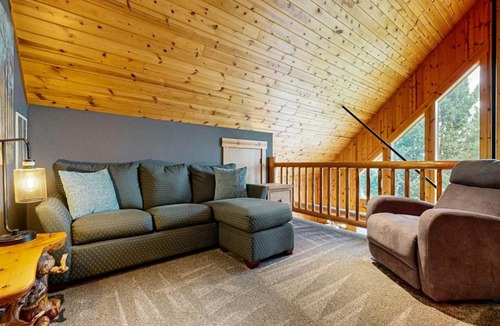 Redmond Ski Chalet | Eagle Crest Elegance