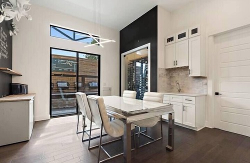 Chestnut House | East Austin, 4 BR, Modern - The Allen