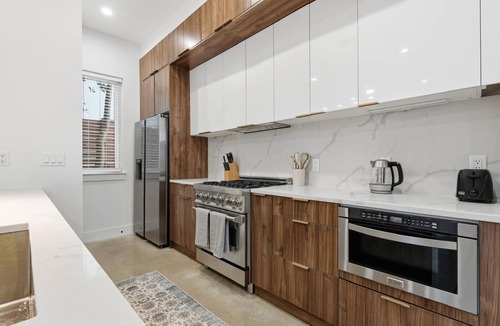 Rosewood House | East Austin Gated Luxury Home-Minutes to Downtown, Airport and Restaurants