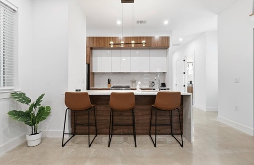 Rosewood House | East Austin Gated Luxury Home-Minutes to Downtown, Airport and Restaurants