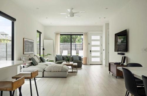 Chestnut House | East Austin Oasis - Pool - Grill - Modern 4BR Home