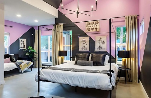 Govalle House | East Austin Pool and Hot Tub Retreat Near Rainey