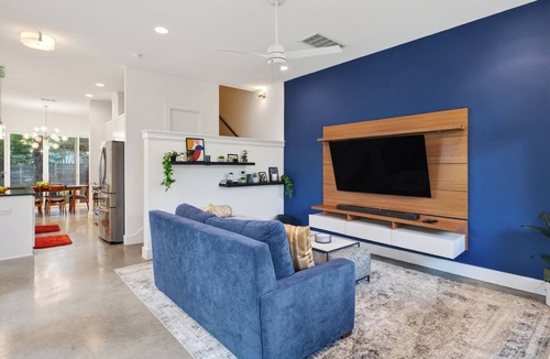 Govalle House | East Austin Retreat Firepit Near Downtown + Nightlife | Govalle Glow