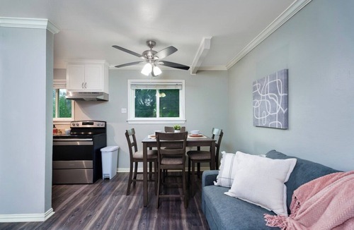 Old East Dallas Apartment | East Dallas Hideaway - 1BR Near Med District - Gated - Extended Stays