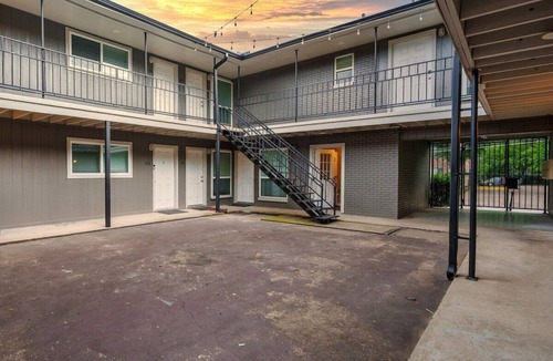 Old East Dallas Apartment | East Dallas Hideaway - 1BR Near Med District - Gated - Extended Stays