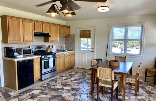 Ingram House | East House, 2-Level, 3BR/2BA, Balcony, Porch, Sleeps 8