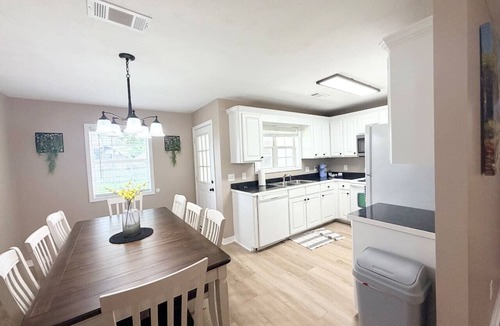 Hammond Apartment | Eastgate 20B Beautiful Apartment