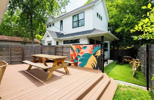 Govalle House | Eastside Two House Compound *Walk to Bars & Food*